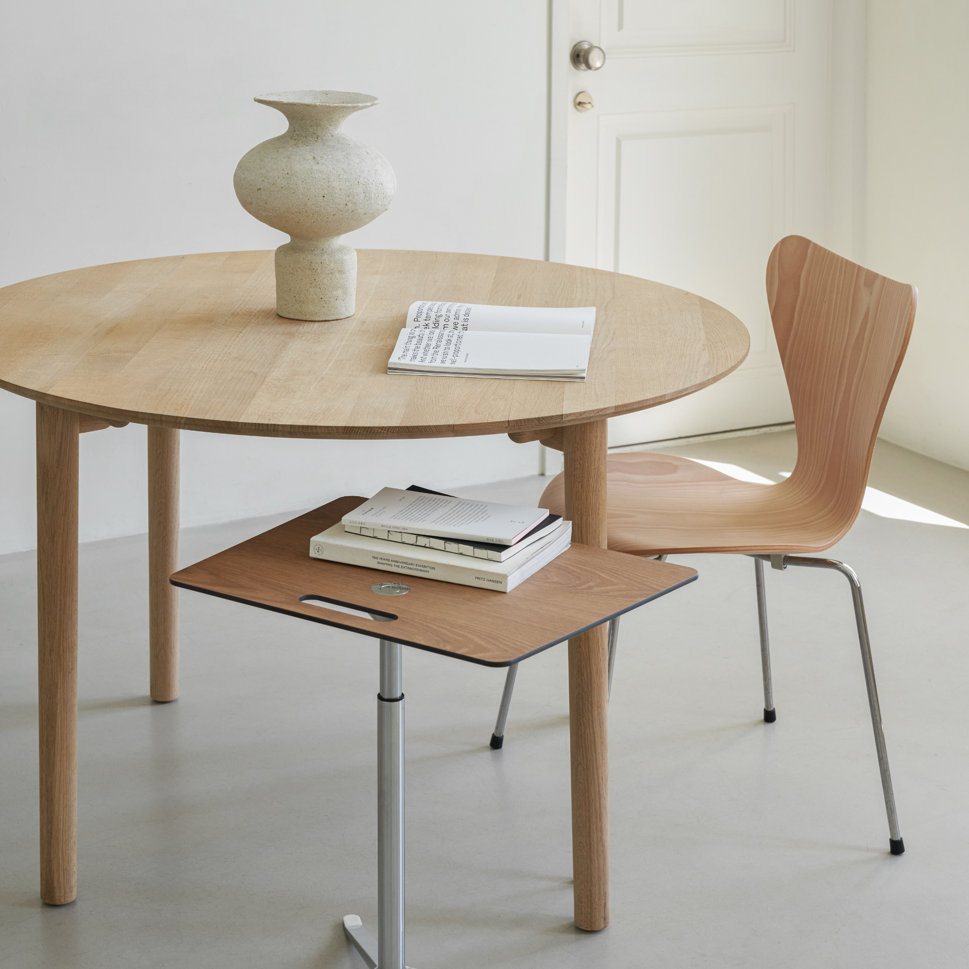 Series 7 Chair Clear Lacquered Veneer by Fritz Hansen - Iconic