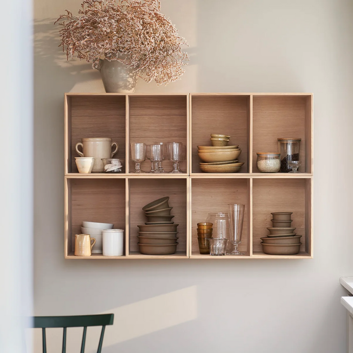 B98 Bookcase