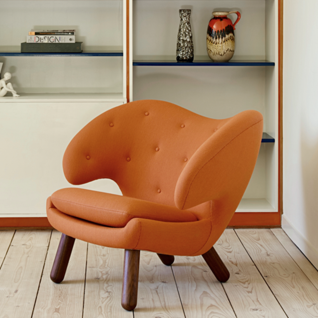 Pelican Chair with Buttons