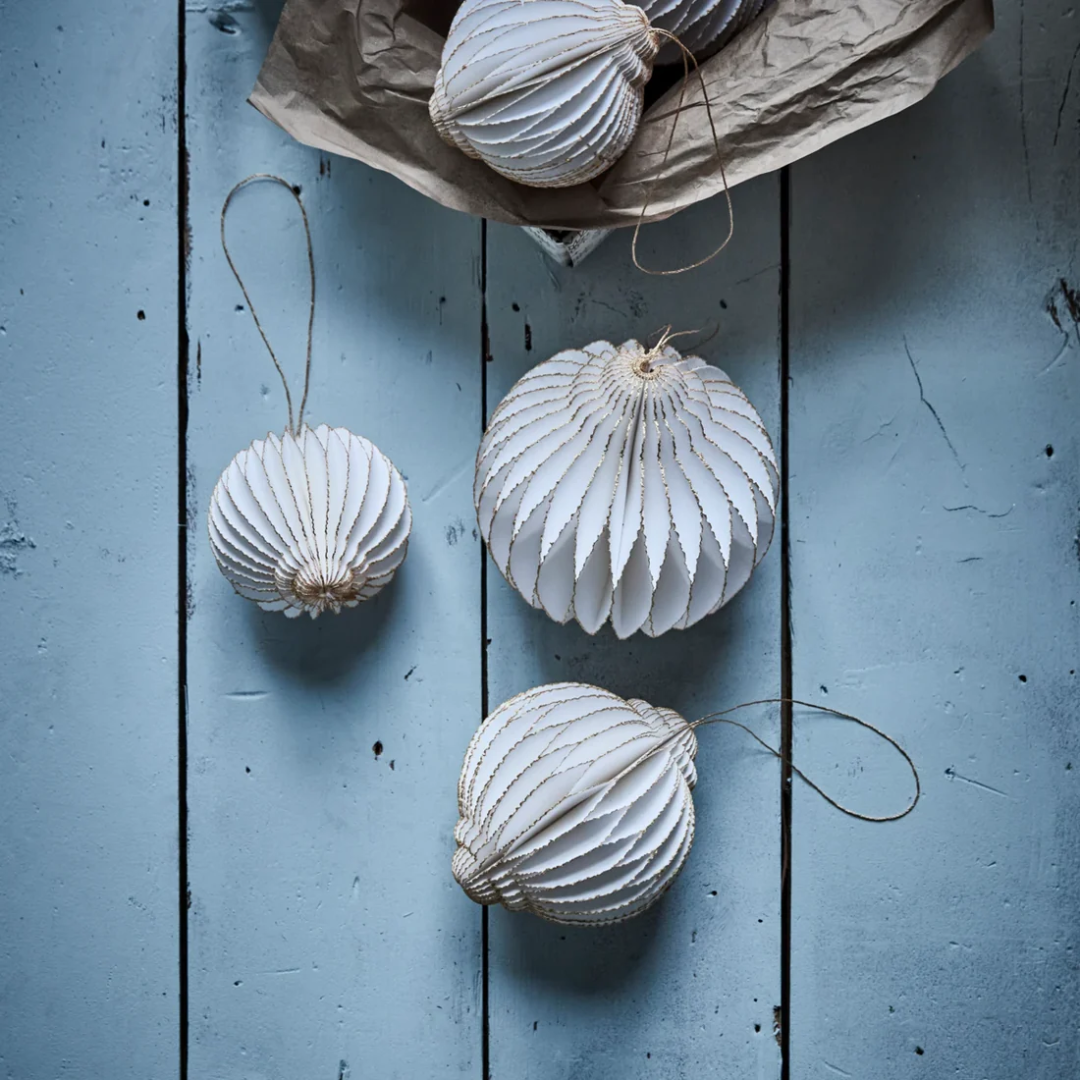 Alsta Off-White/Gold Ornaments