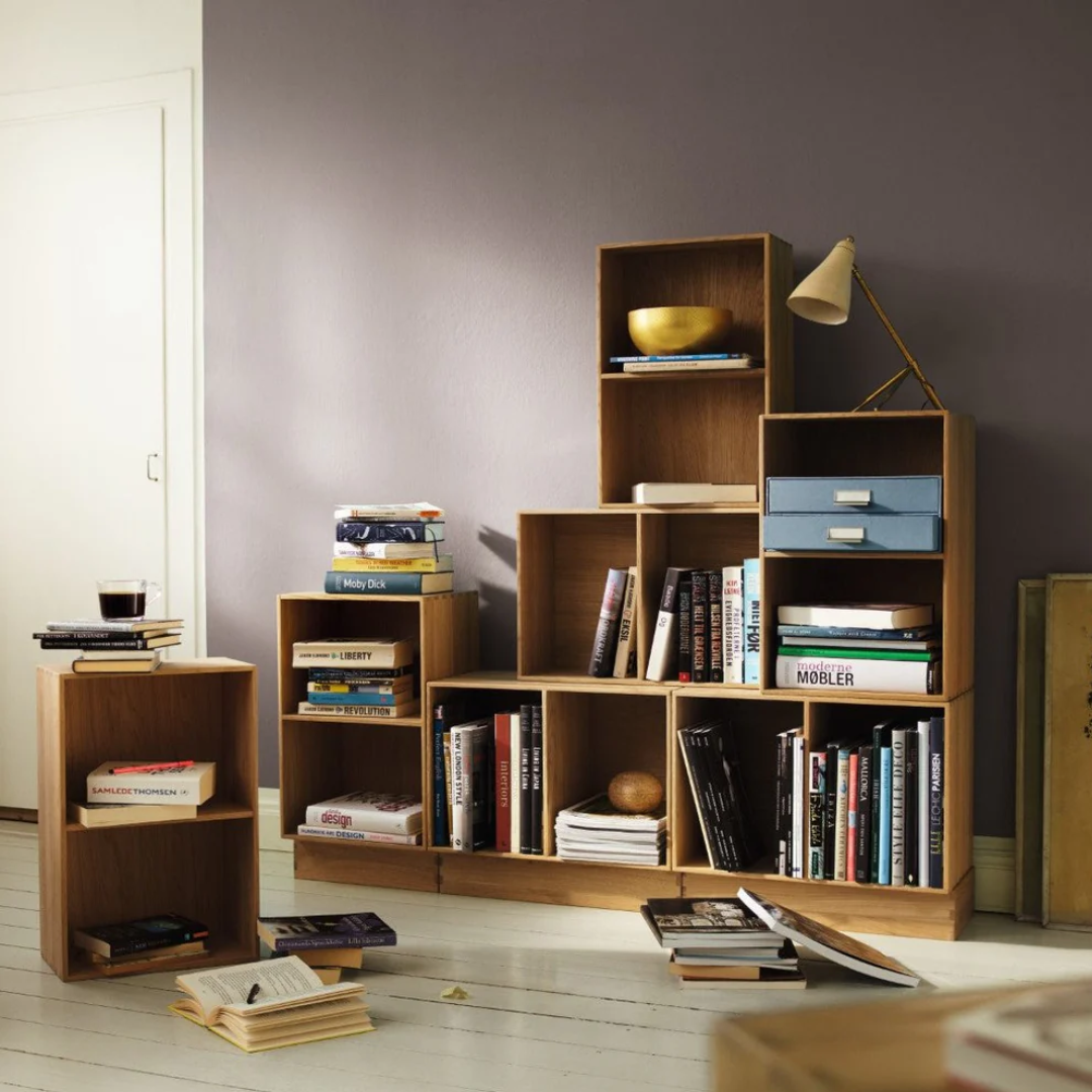 B98 Bookcase