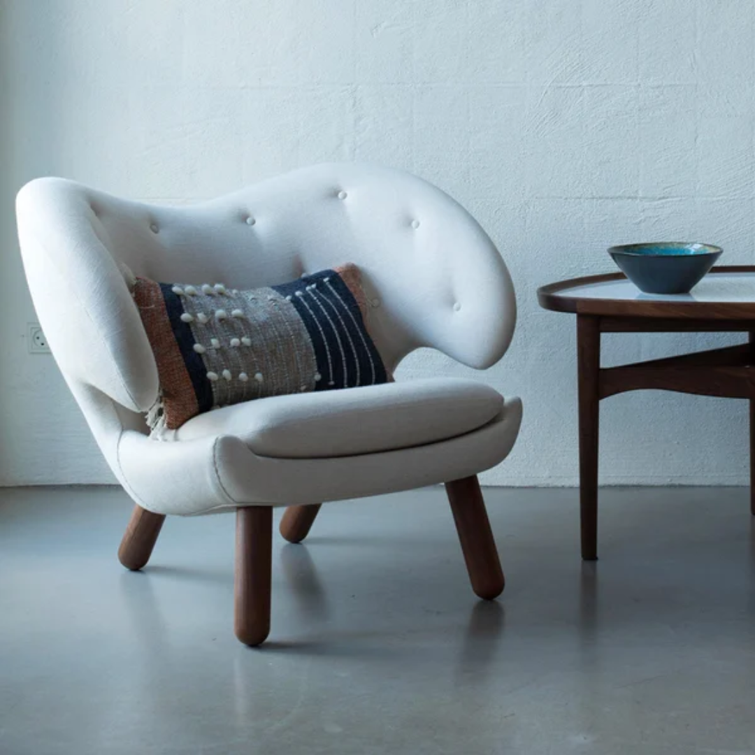 Pelican Chair with Buttons