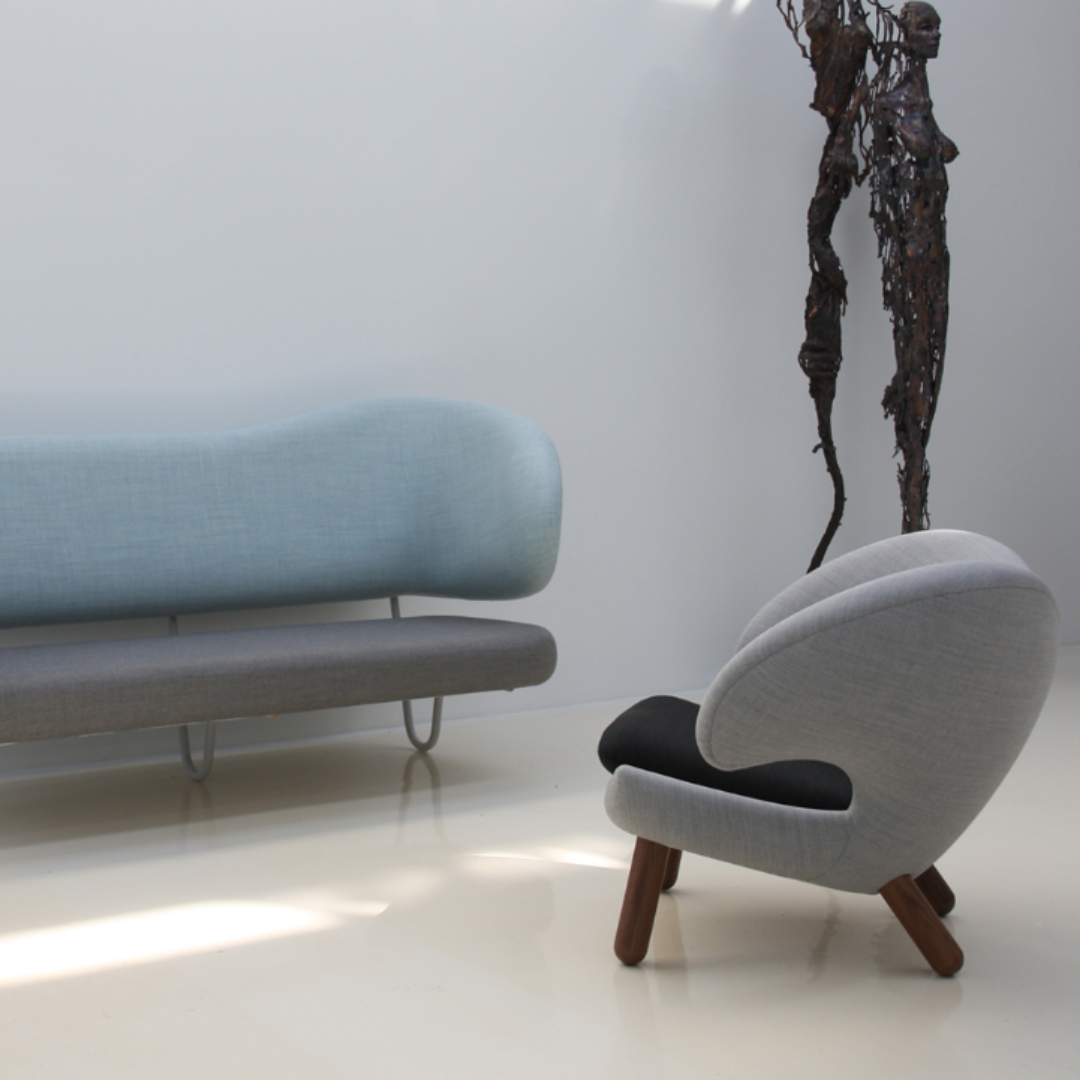 Pelican Chair with Buttons