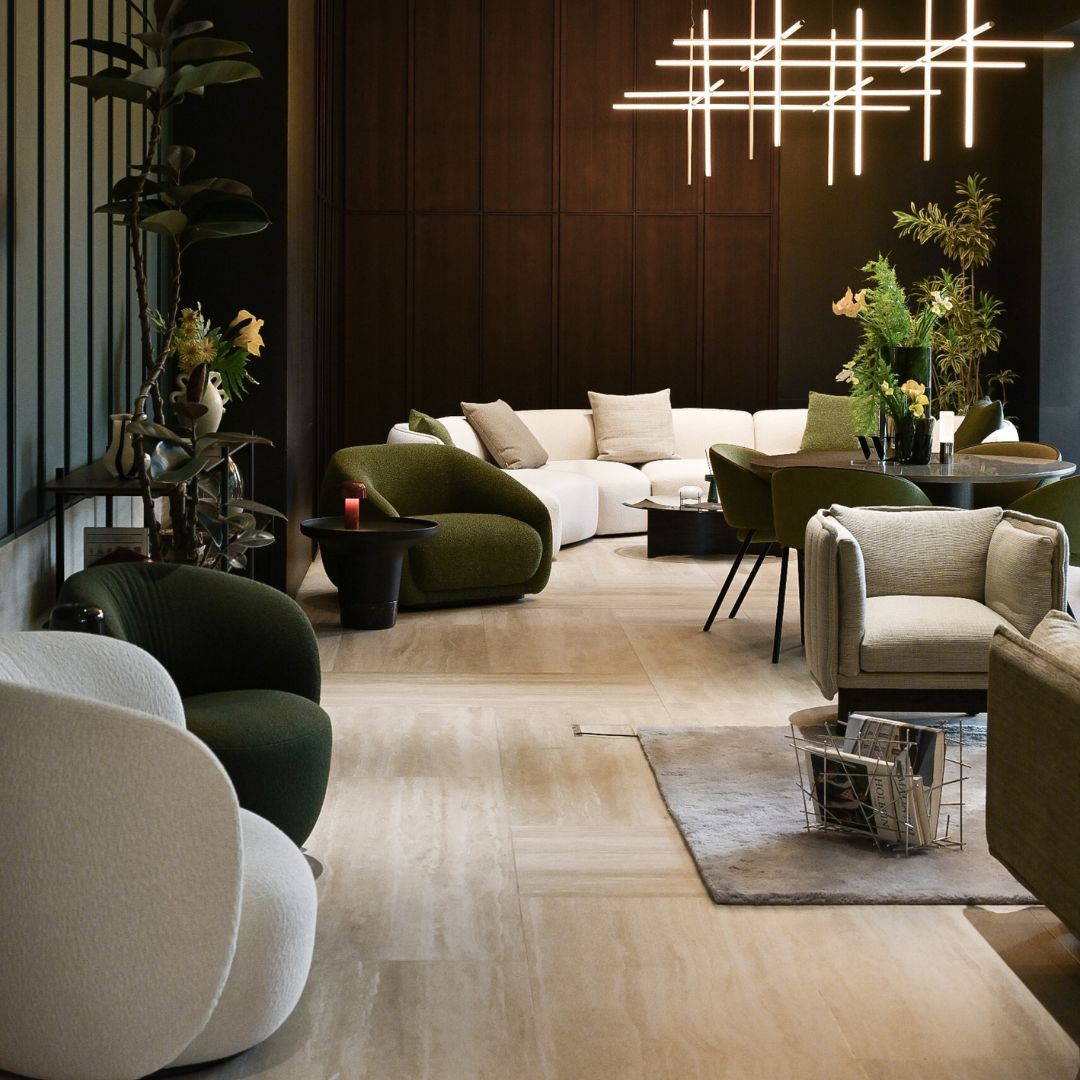 Montholon Lounge Chair Swivel with Return