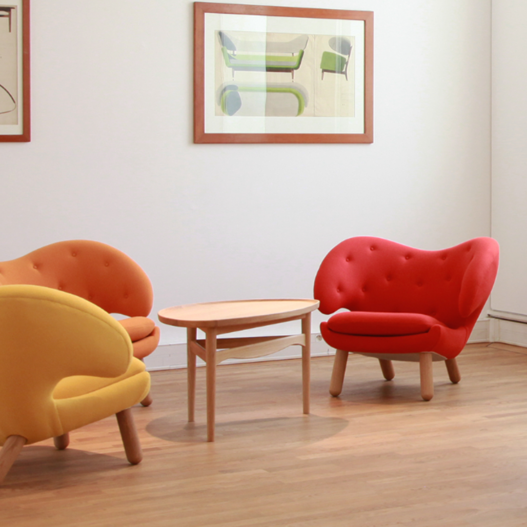 Pelican Chair with Buttons