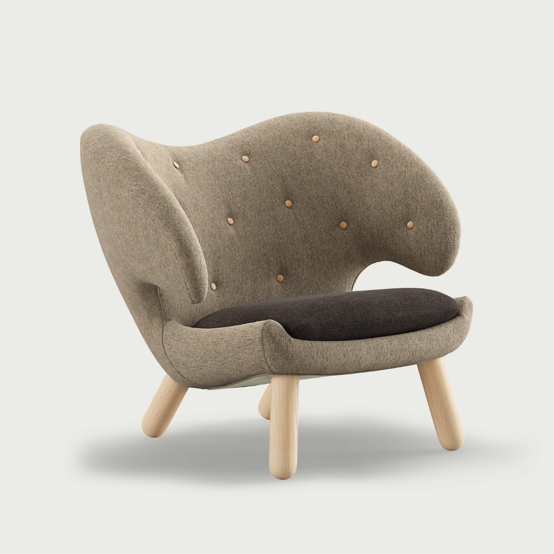 Pelican Chair with Buttons