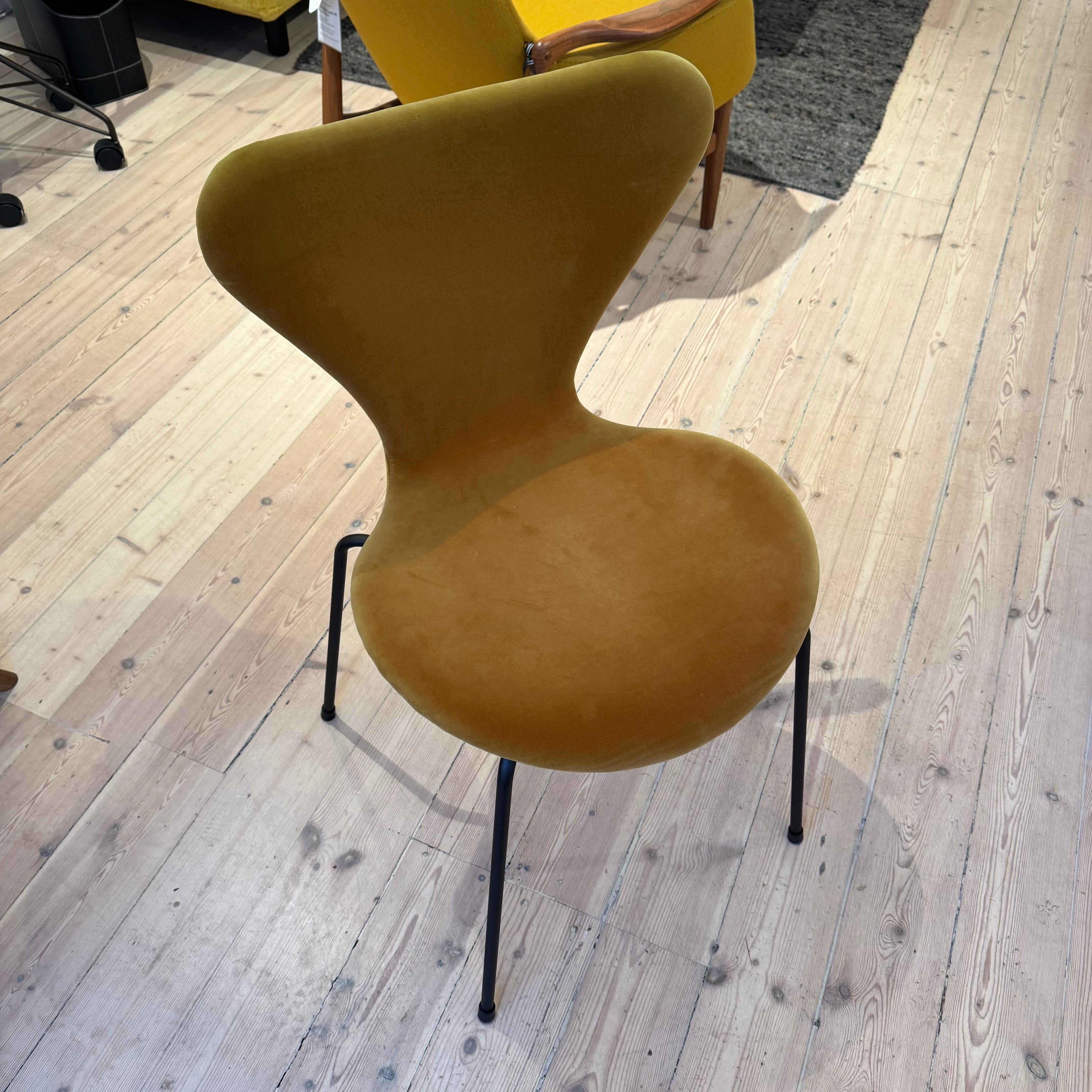 Save 30% - Ex Display Series 7 Upholstered