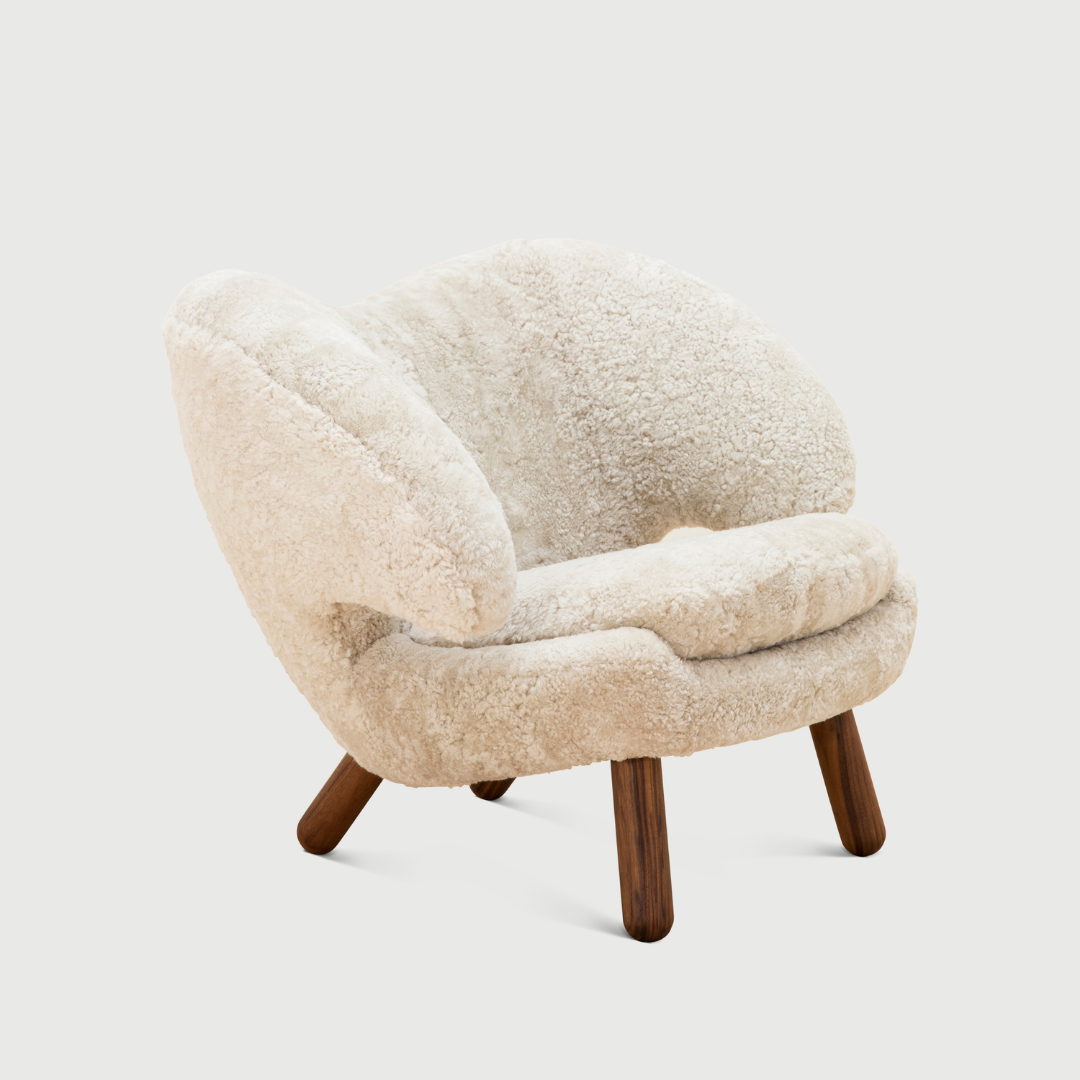 Pelican Chair with Buttons