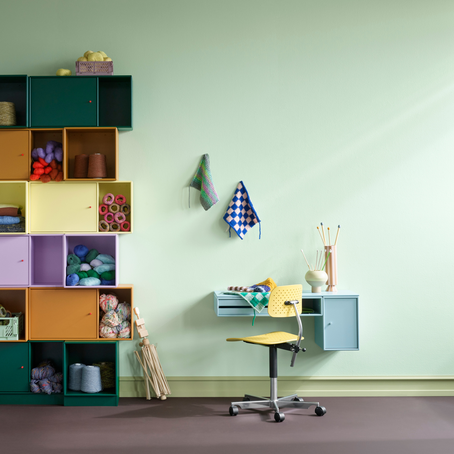 Montana Bureau Work Desk