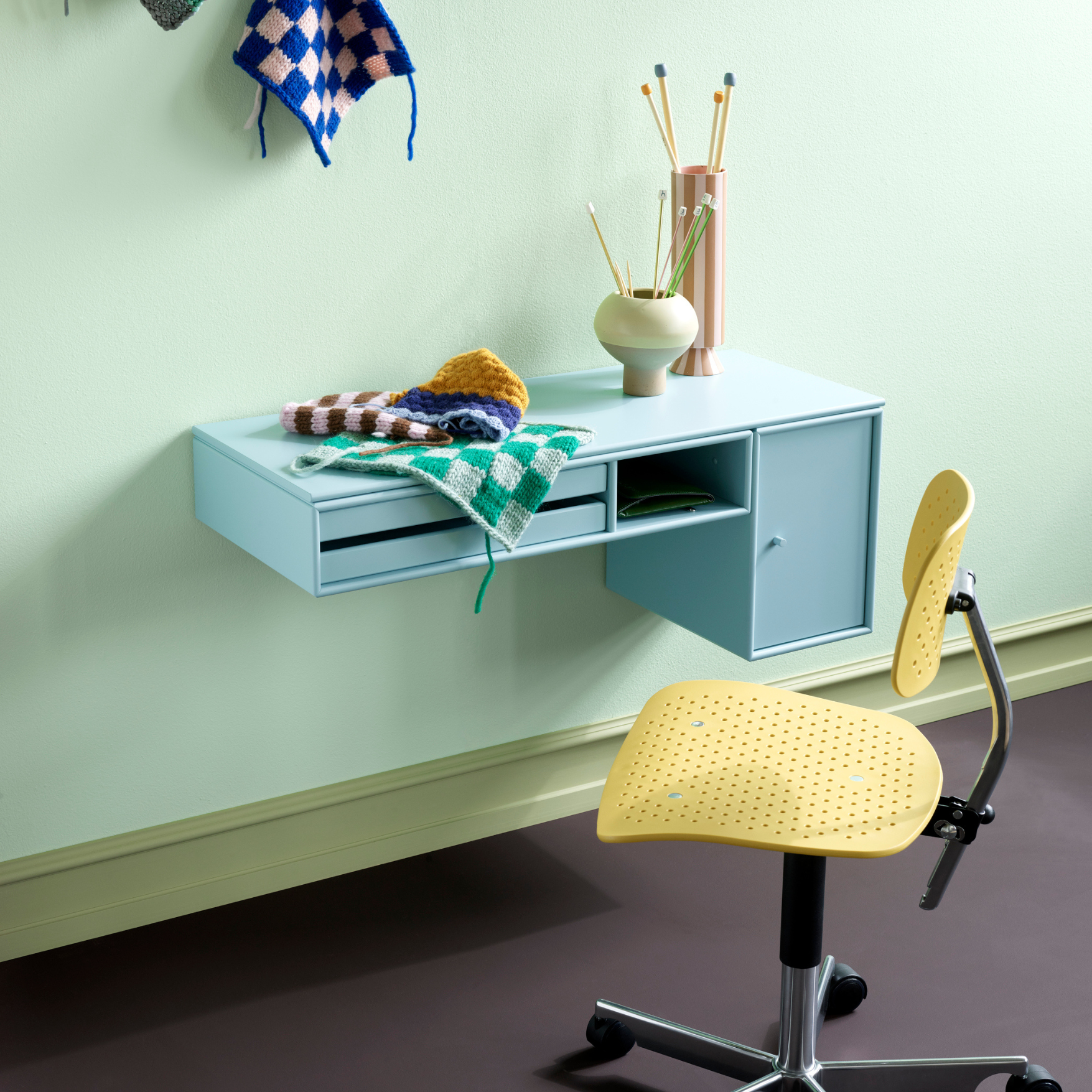 Montana Bureau Work Desk