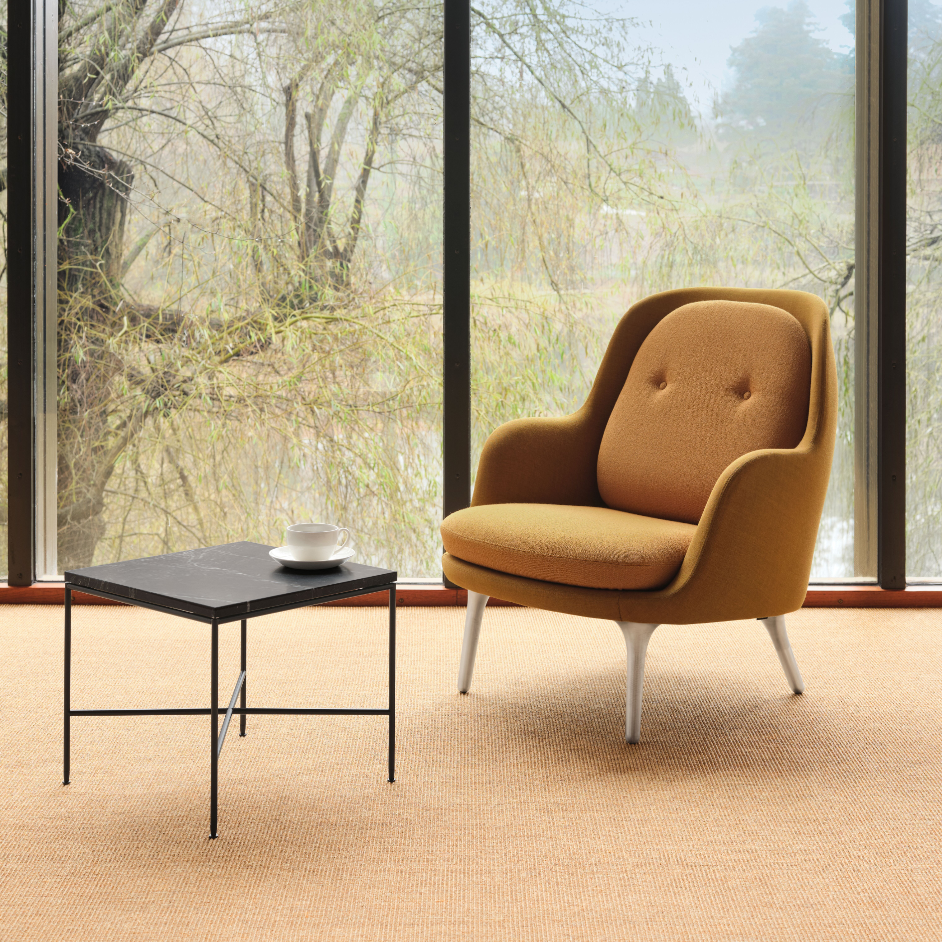 Fri Lounge Chair Metal Base