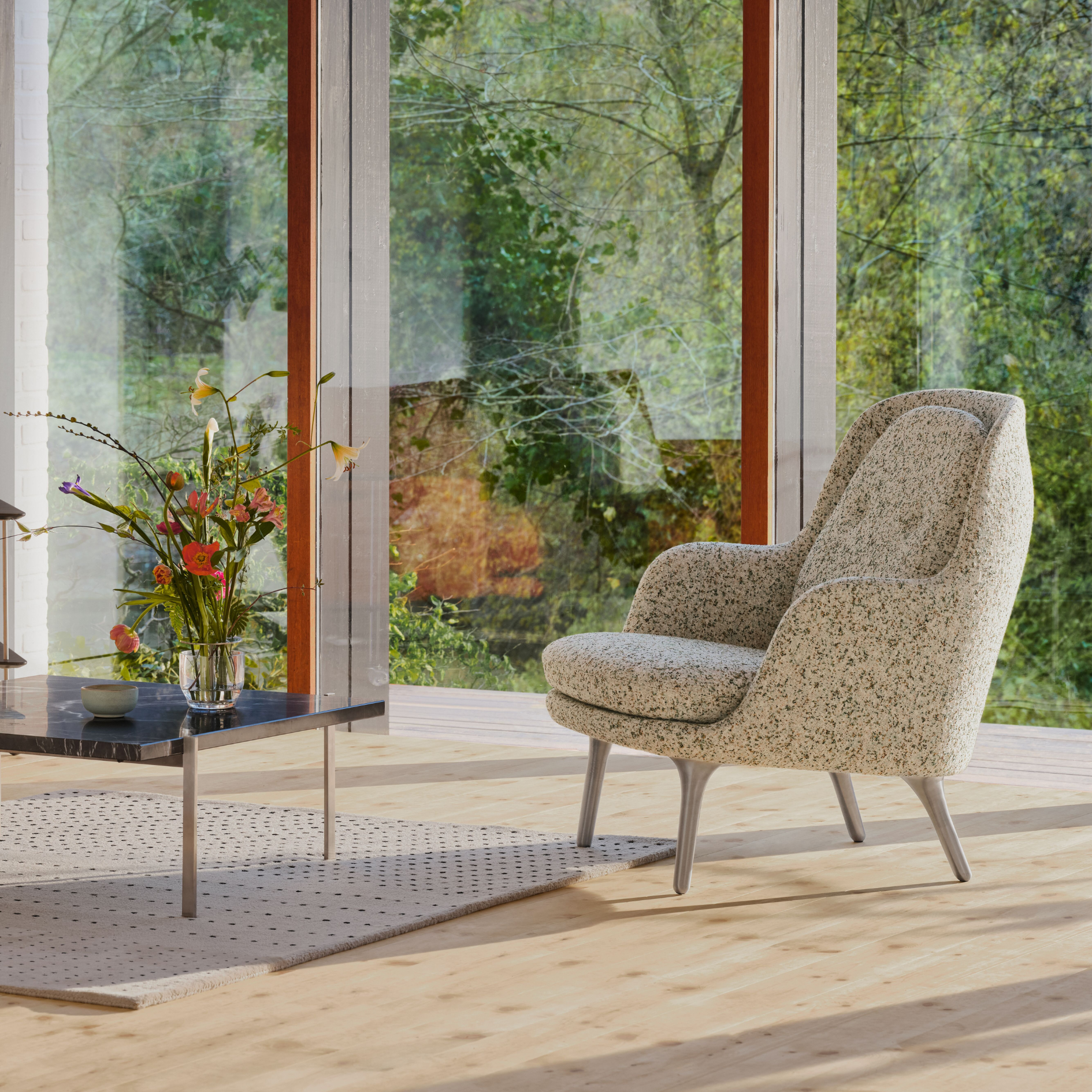 Fri Lounge Chair Metal Base