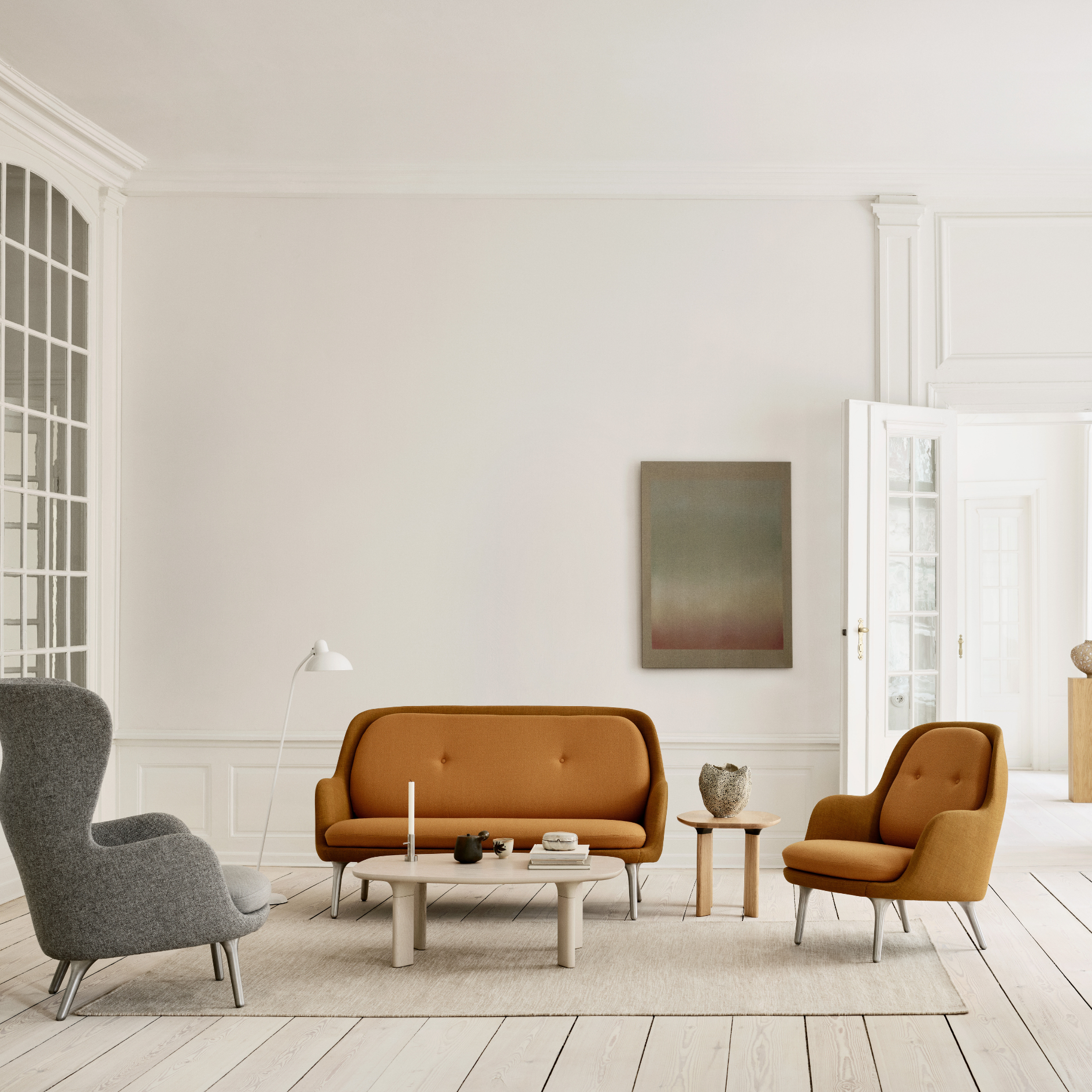 Fri Lounge Chair Metal Base