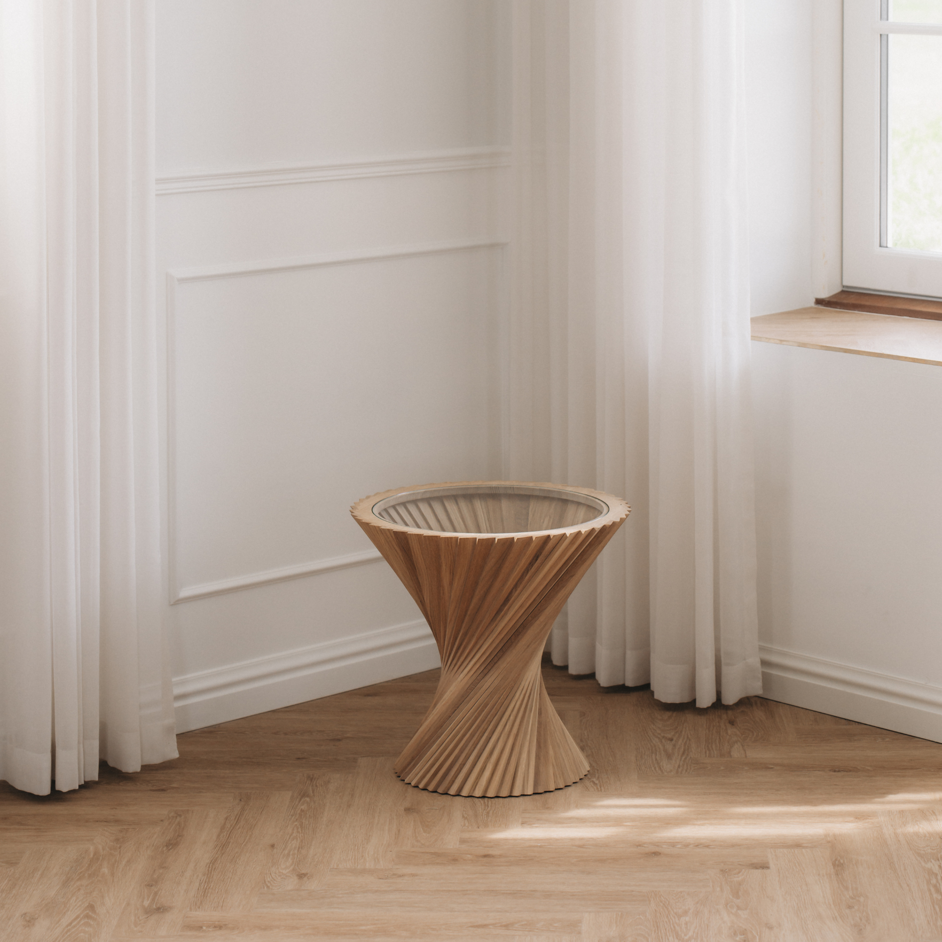 Hyperbel Side Table