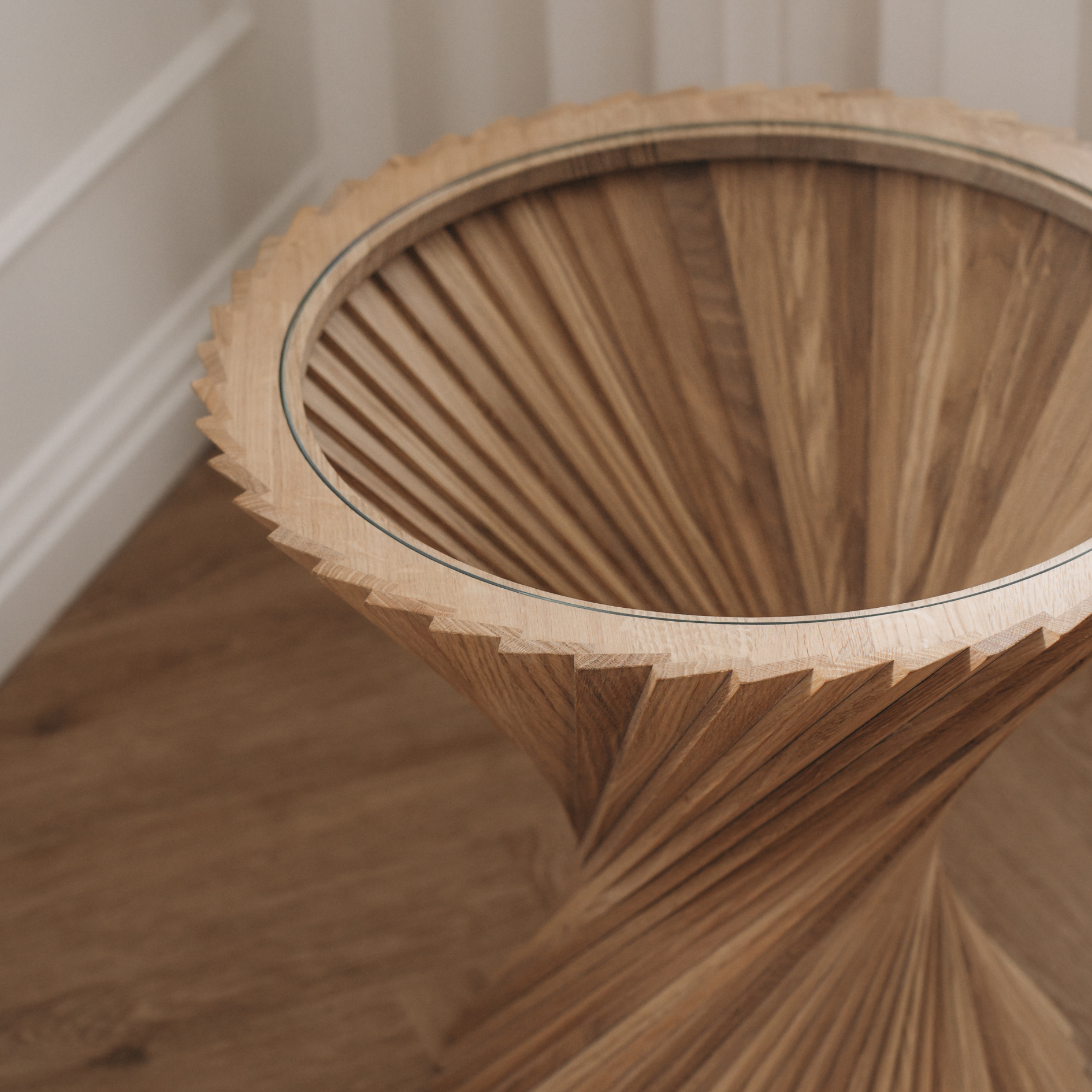 Hyperbel Side Table