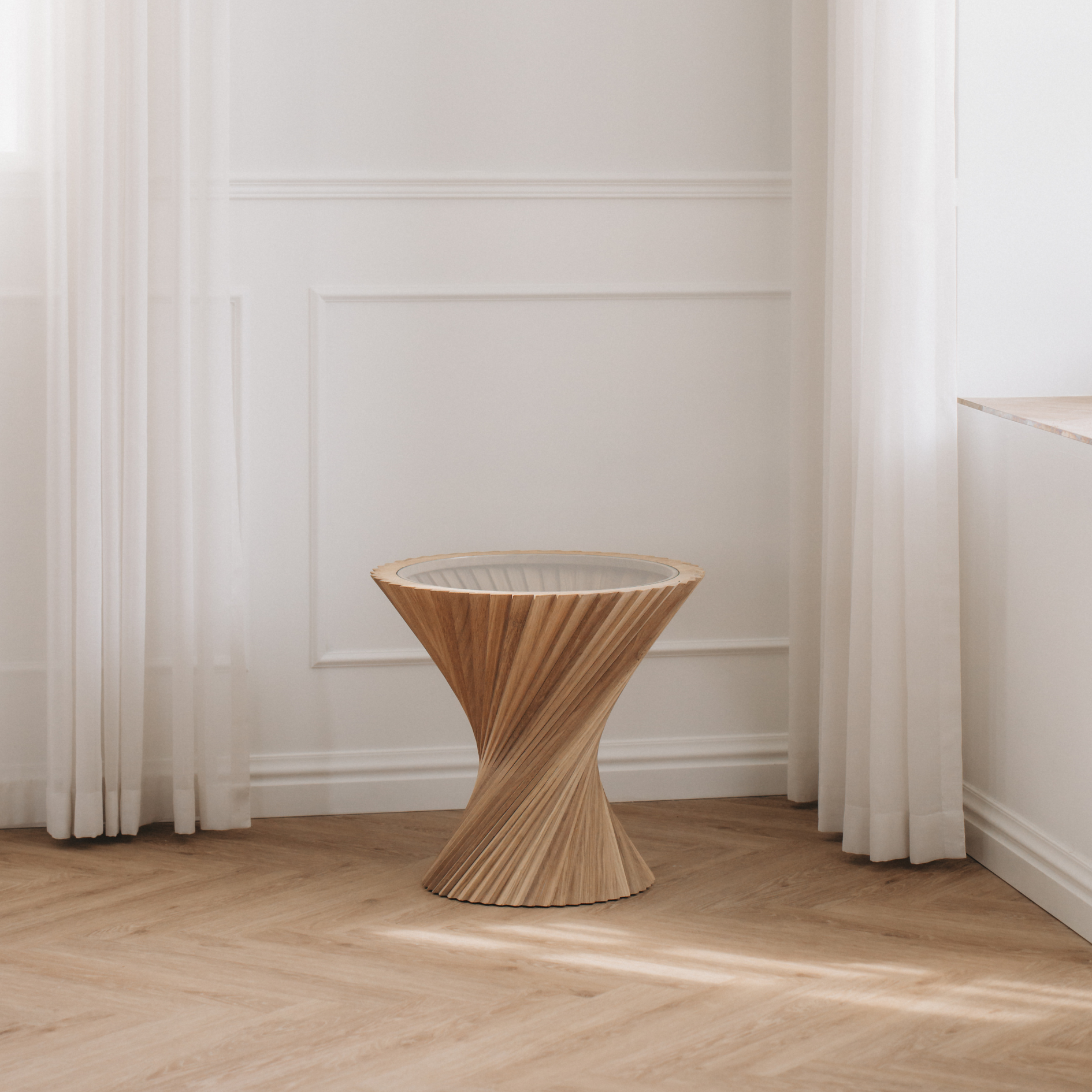 Hyperbel Side Table