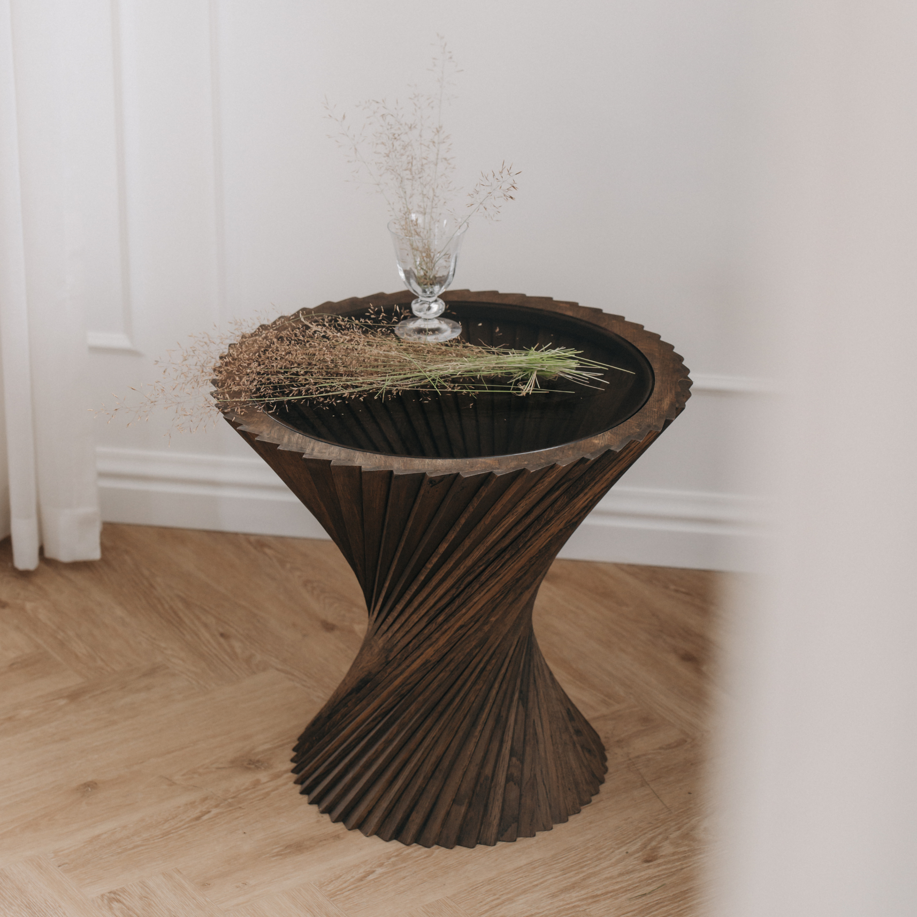 Hyperbel Side Table