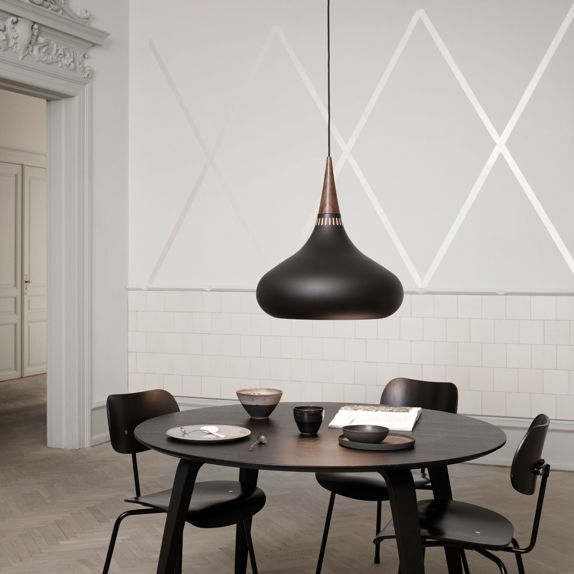 Orient Pendant Black