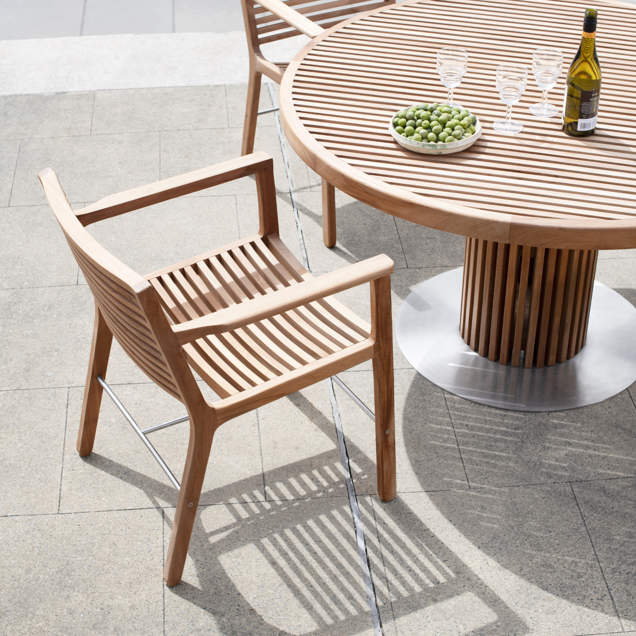 Outdoor Rib Dining Chair with Armrest