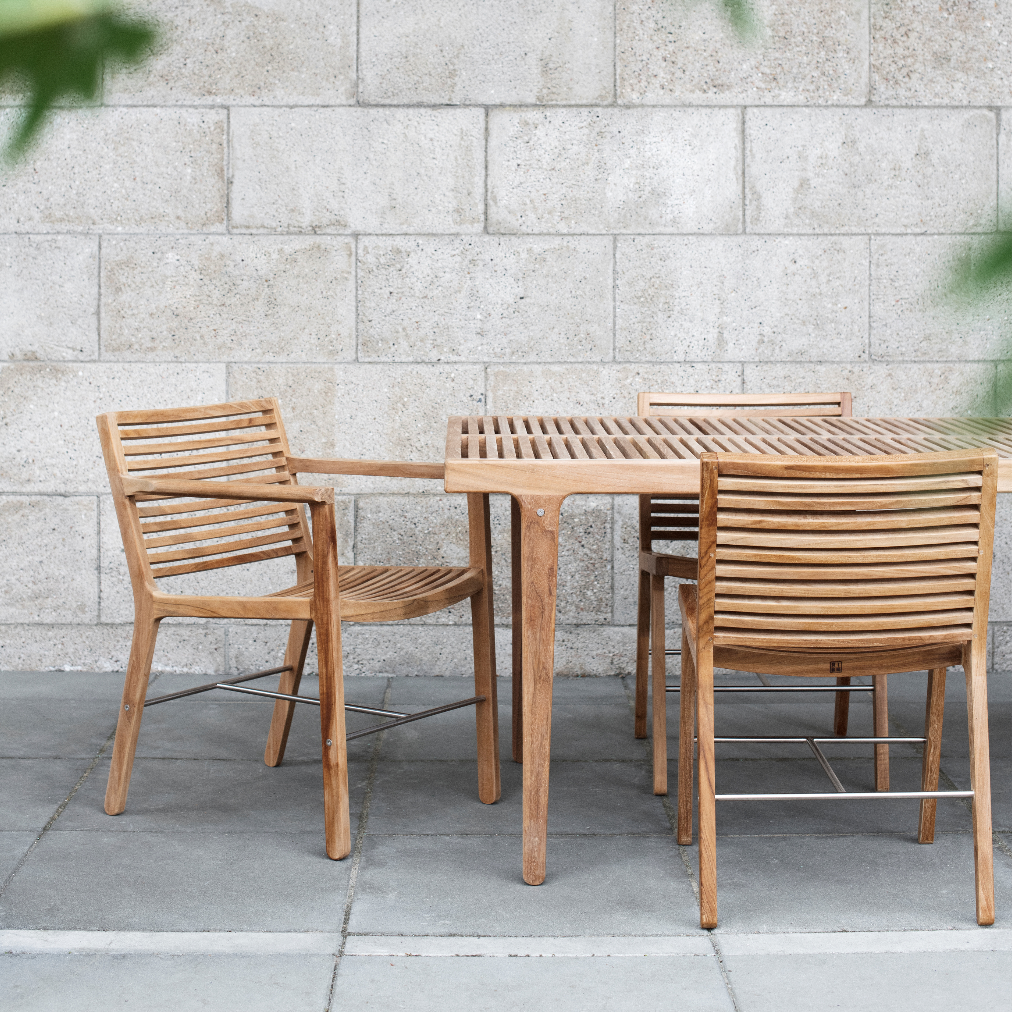 Outdoor Rib Dining Chair with Armrest