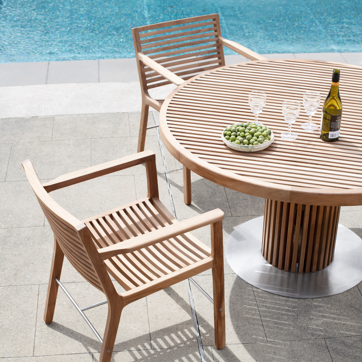 Outdoor Rib Dining Table Round – Nordic Living by Biehl
