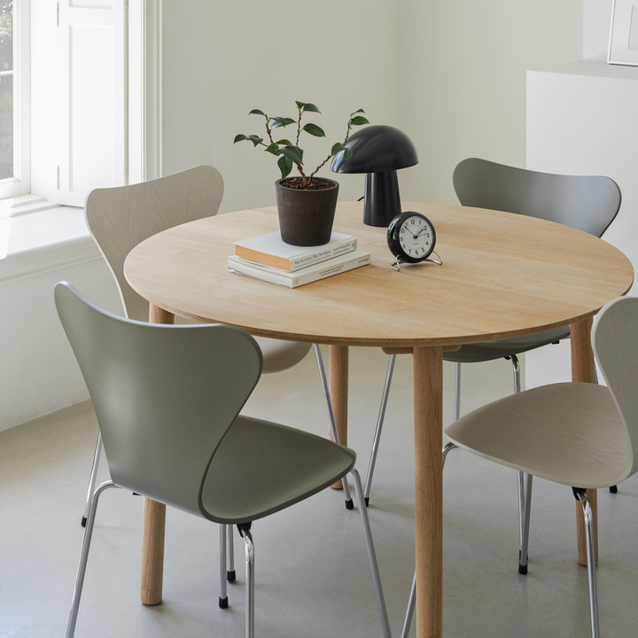 Series 7 Chair Lacquered Veneer by Fritz Hansen - Iconic