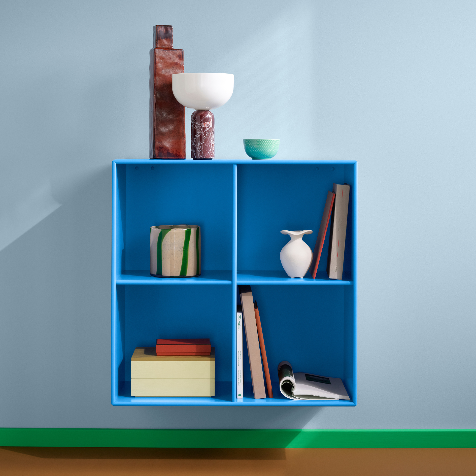 Montana Show Bookcase