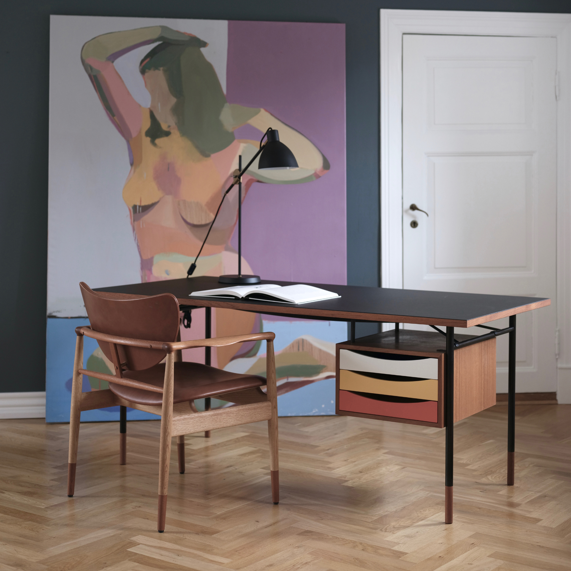 The Nyhavn Desk w/ Tray Unit