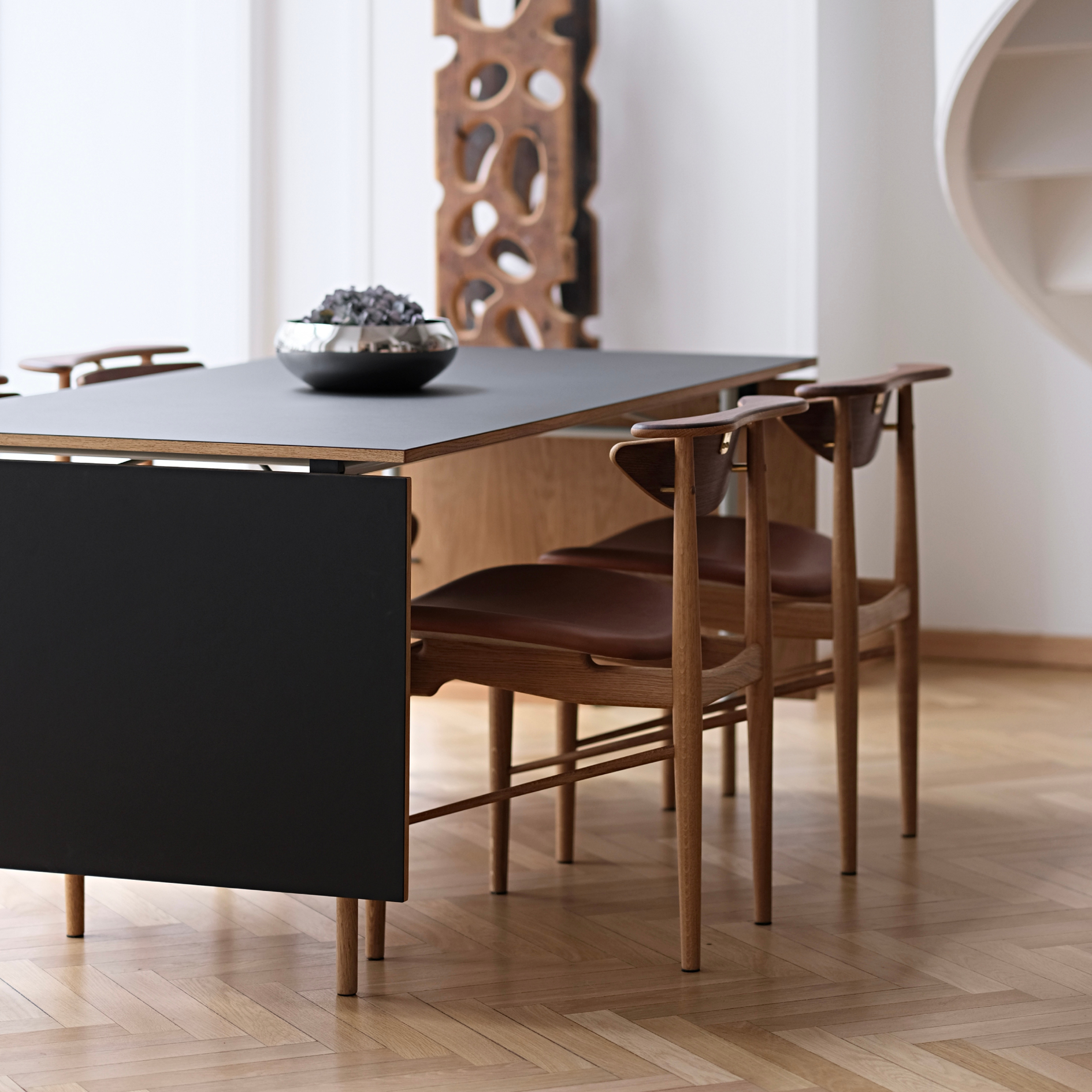 The Nyhavn Dining Table