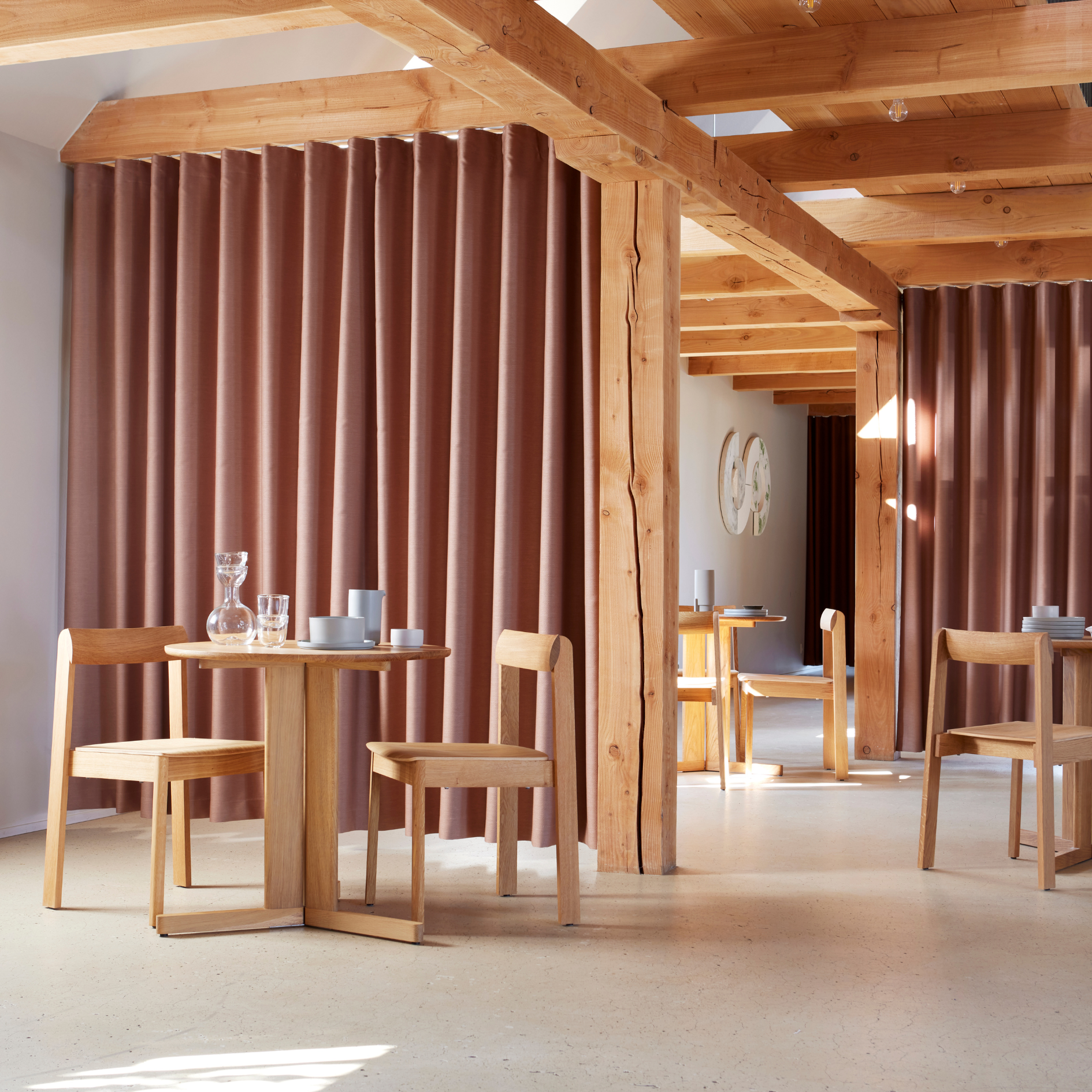 Trefoil Round Table  Ø75