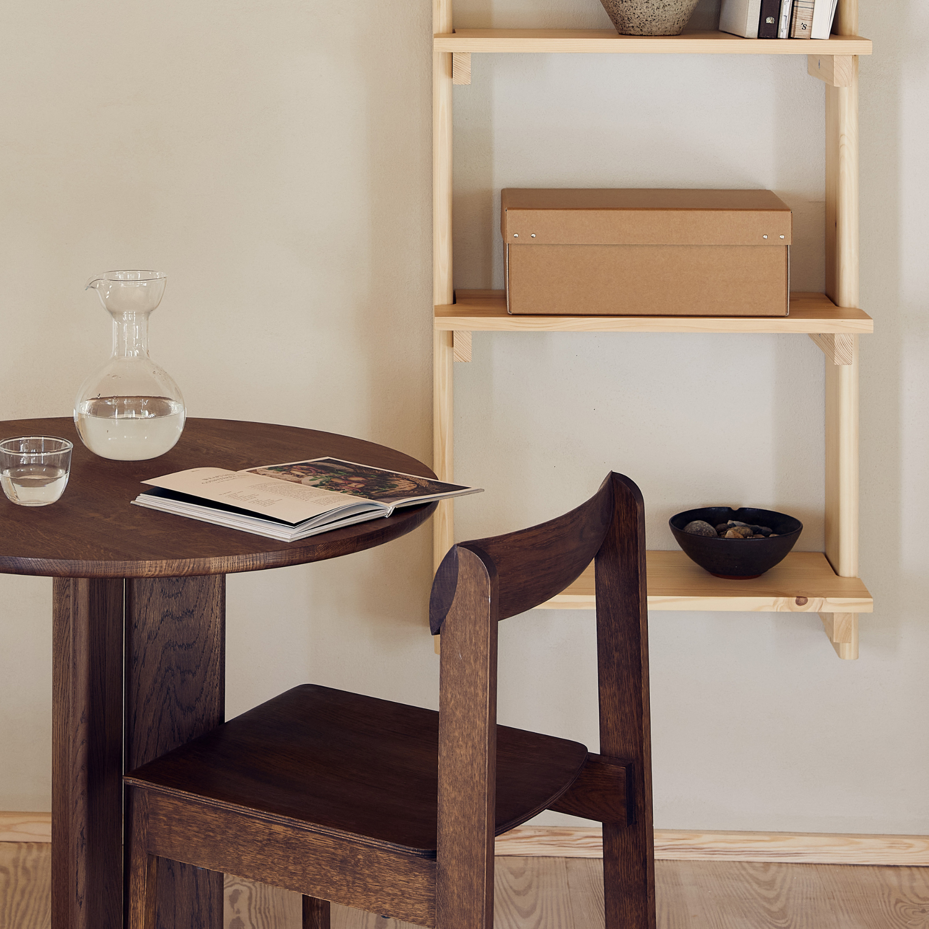 Trefoil Round Table  Ø75