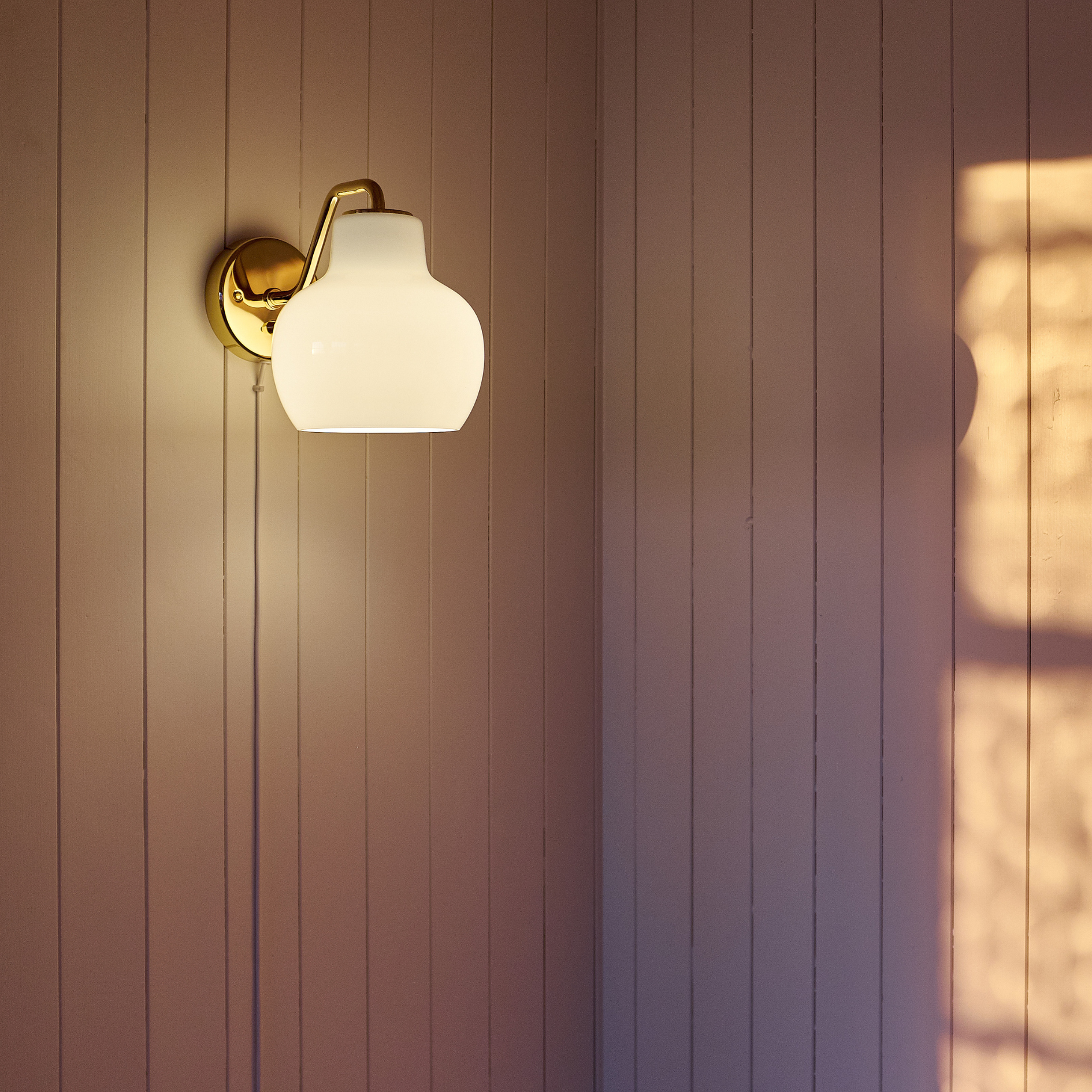 VL Ring Crown Wall Lamp