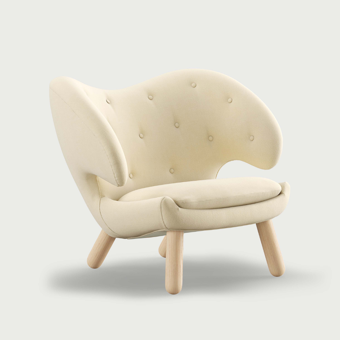 Pelican Chair with Buttons