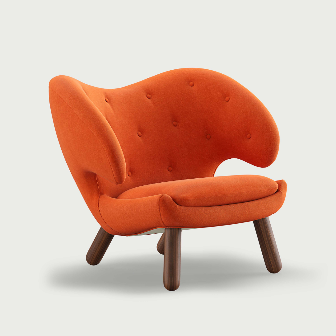 Pelican Chair with Buttons