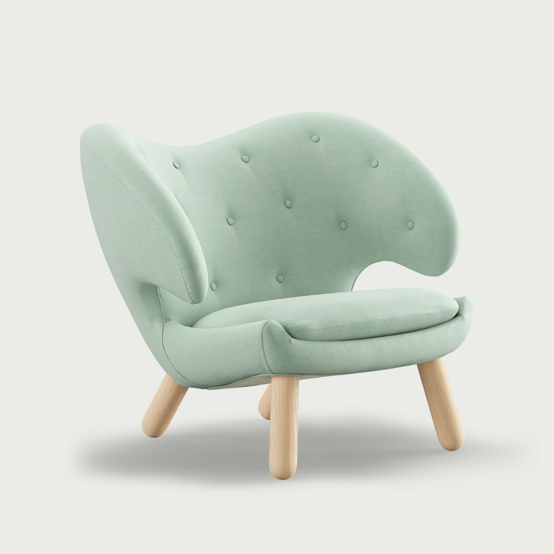 Pelican Chair with Buttons