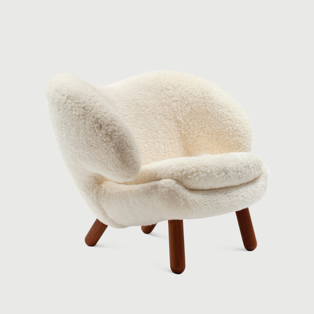 Pelican Chair with Buttons