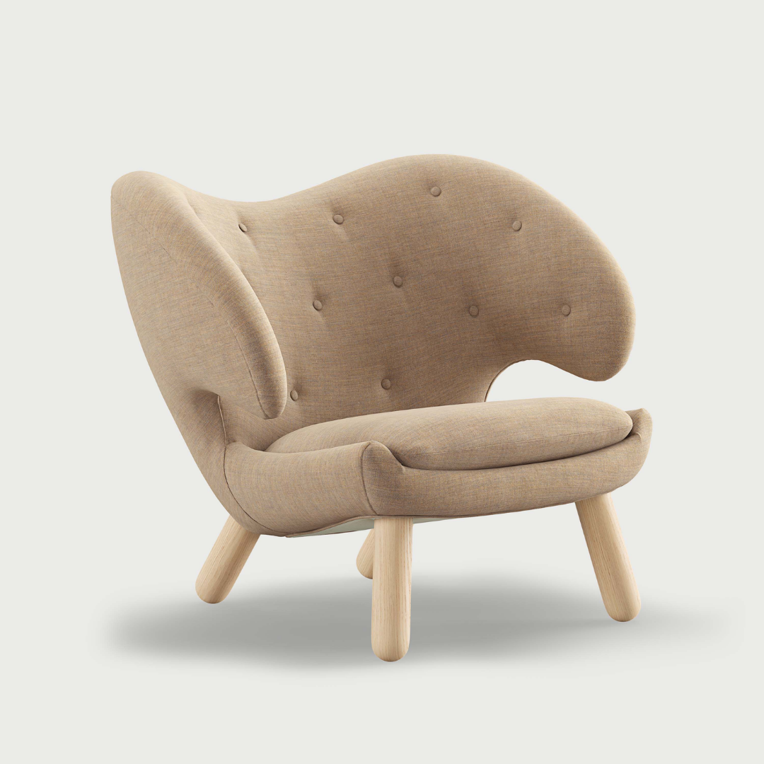 Pelican Chair with Buttons