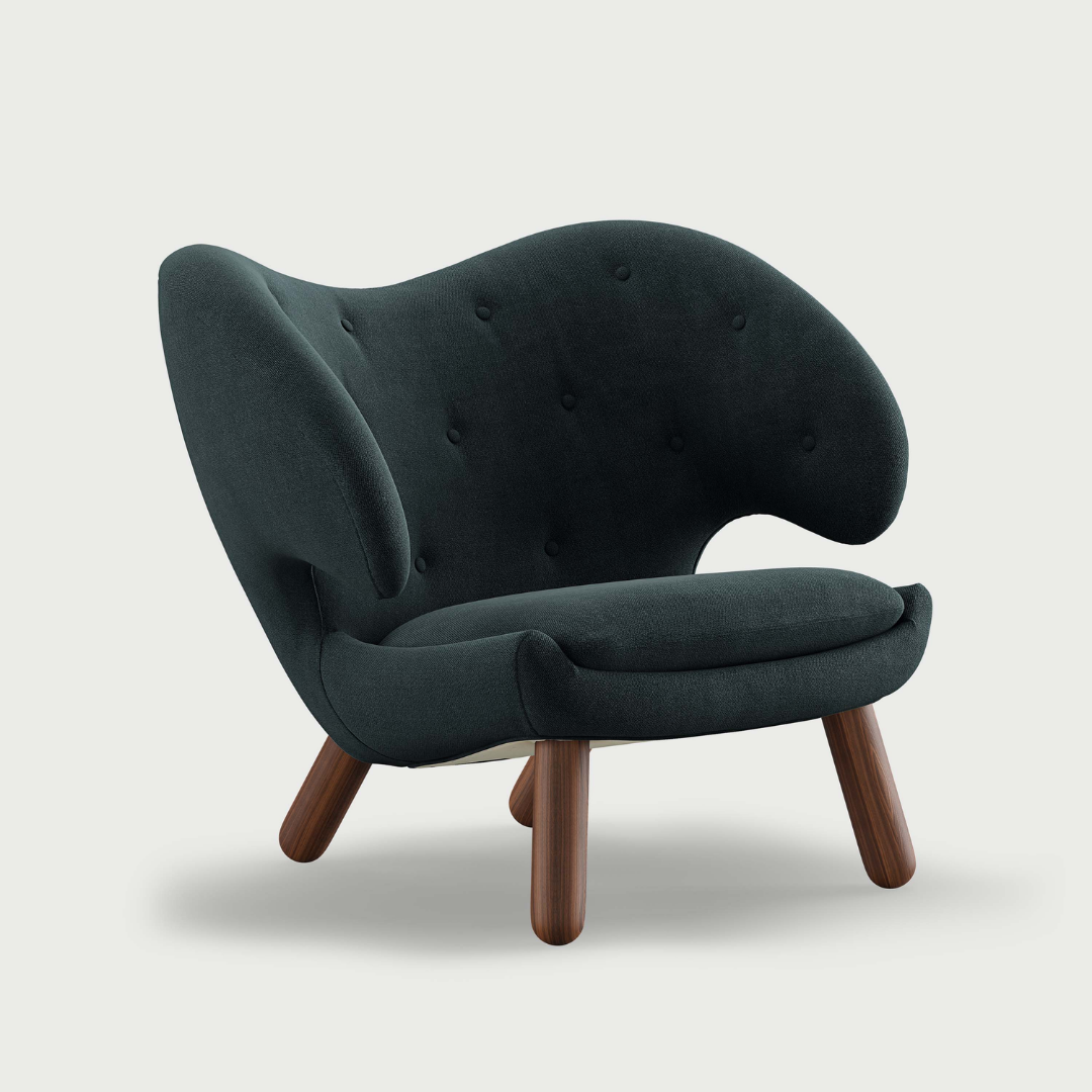 Pelican Chair with Buttons