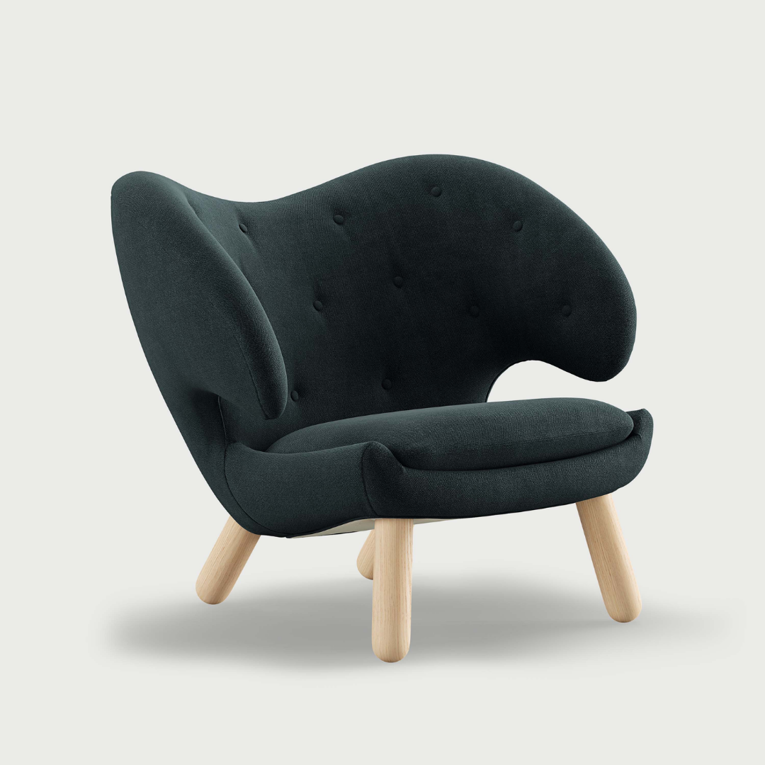 Pelican Chair with Buttons