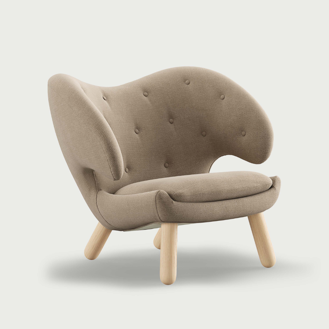 Pelican Chair with Buttons